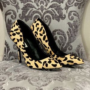 Steve Madden Gallery Leopard Pumps - Size 8